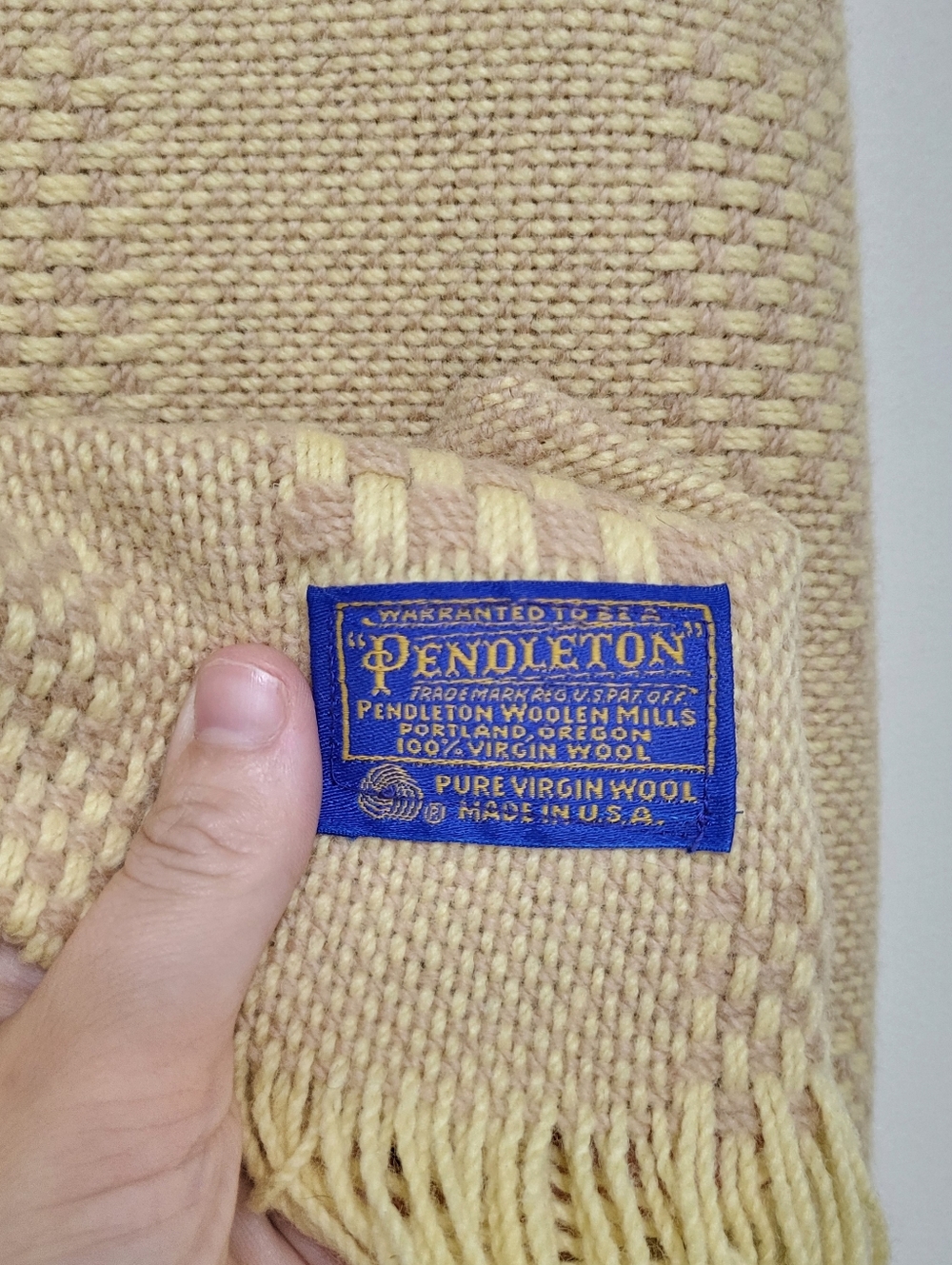 VINTAGE PENDLETON VIRGIN WOOL THROW FRINGE WAFFLE WEAVE BLANKET CREAM   76"x 62"
